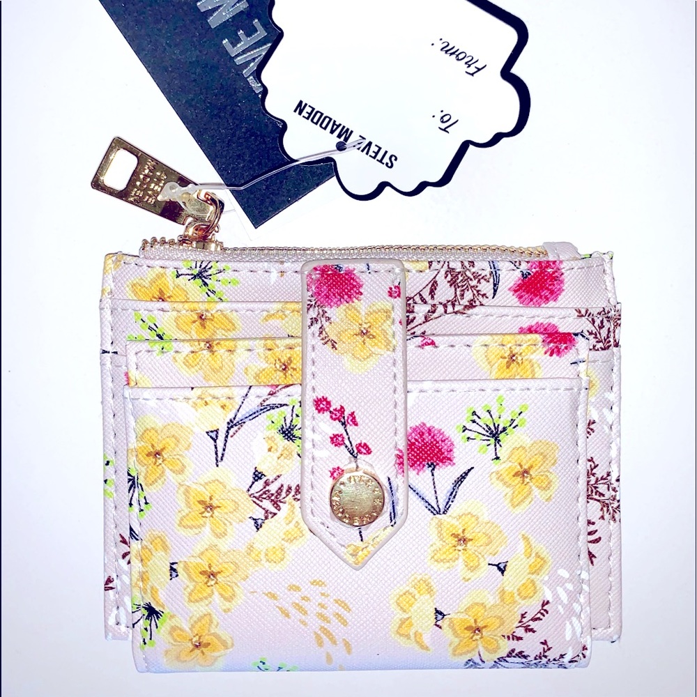 Steve Madden - Floral Bhayden Mini Wallet !